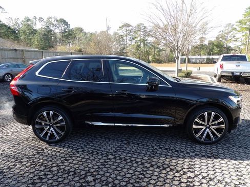 Certified 2023 Volvo XC60 B5 Ultimate w/ Climate Package image 5