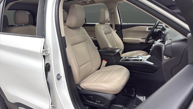 Used 2023 Ford Explorer XLT w/ Equipment Group 202A AWD/4WD image 22