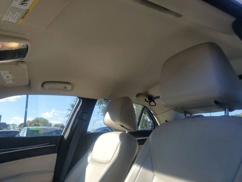 Used 2016 Chrysler 300 Limited w/ Driver Convenience Group image 18