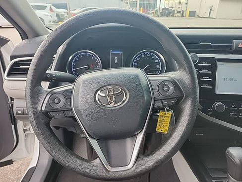 Used 2018 Toyota Camry L image 4