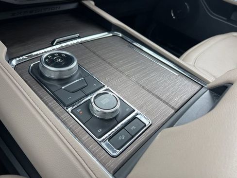 Certified 2023 Ford Expedition Limited image 18