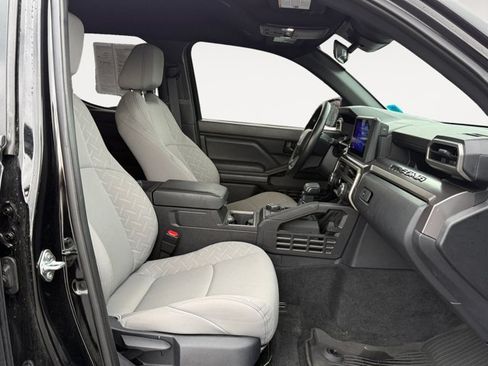 Certified 2025 Toyota Tacoma SR5 AWD/4WD image 17