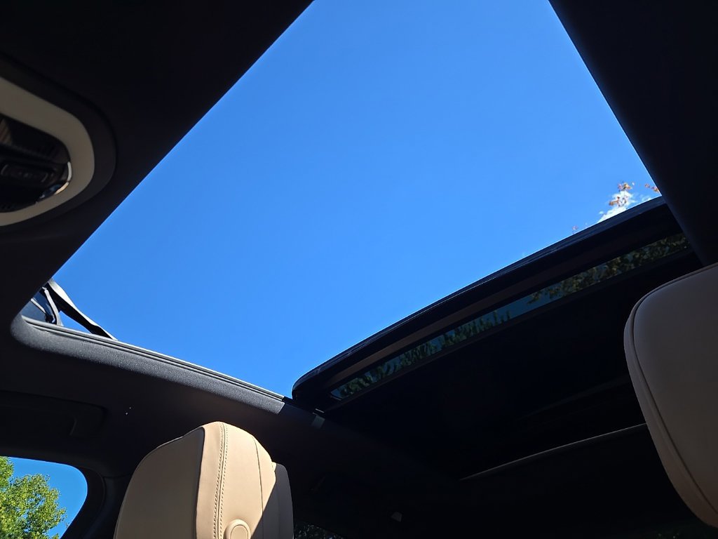 Used 2023 Porsche Macan AWD/4WD image 36