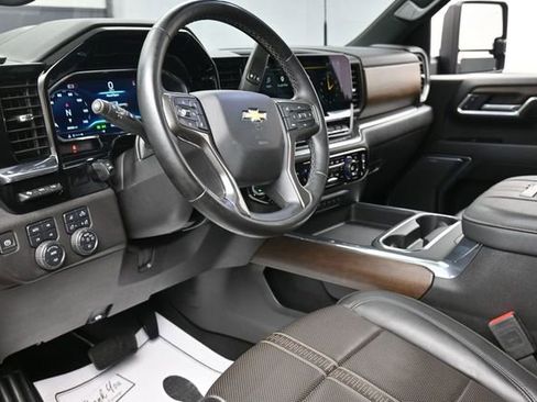 Used 2025 Chevrolet Silverado 2500 High Country w/ High Country Premium Package AWD/4WD image 8