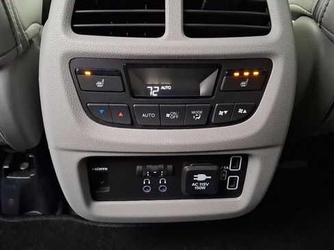 Used 2022 Honda Pilot Touring image 12