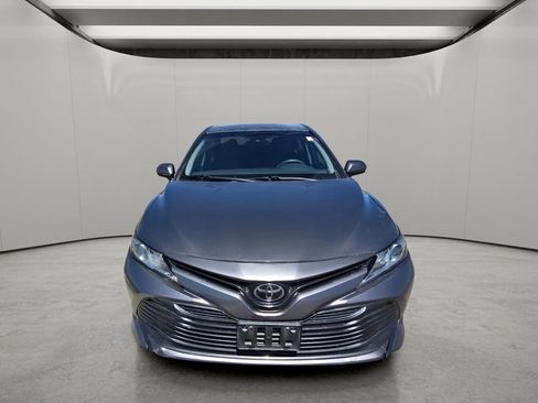 Used 2018 Toyota Camry LE image 8