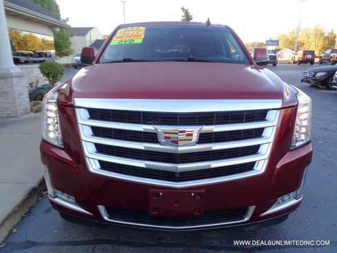 Used 2018 Cadillac Escalade Premium Luxury image 36