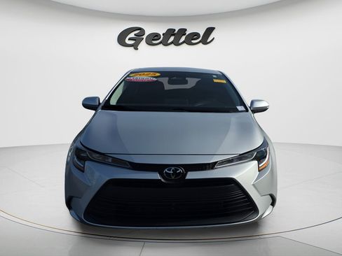 Used 2025 Toyota Corolla LE FWD image 2