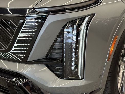 Used 2026 Cadillac Vistiq Platinum w/ LPO, Floor Liner Package AWD/4WD image 5