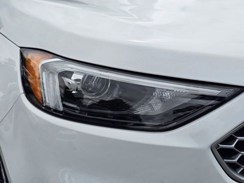 Used 2023 Ford Edge SEL image 4