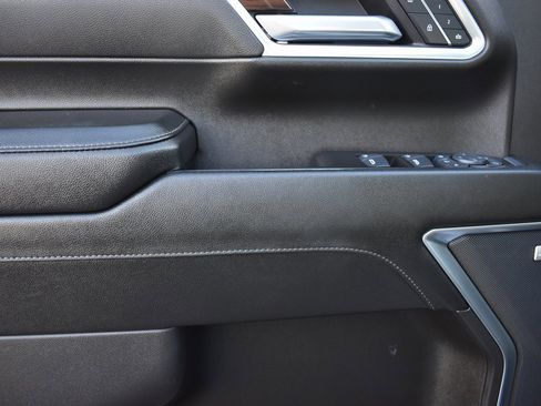 Used 2025 GMC Sierra 2500 SLT w/ SLT Premium Package image 7