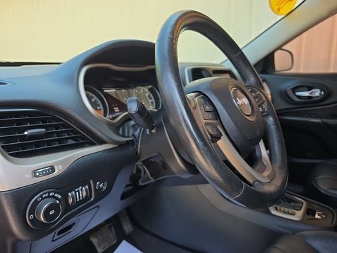 Used 2014 Jeep Cherokee Limited w/ Technology Group AWD/4WD image 17