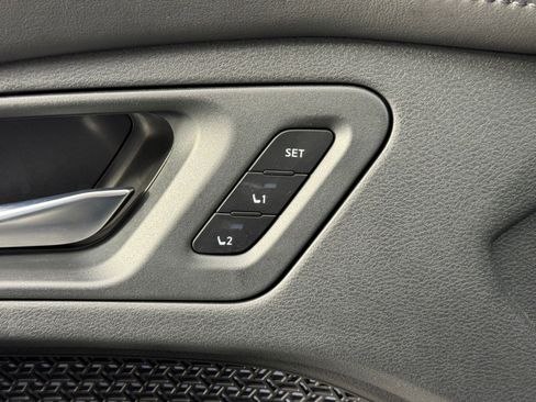 Used 2024 Nissan Ariya AWD image 16