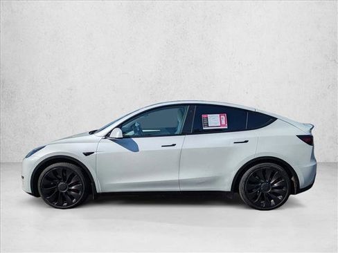 Used 2022 Tesla Model Y Performance image 9