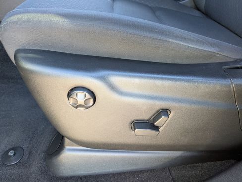 Used 2021 Jeep Grand Cherokee Laredo image 20