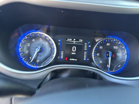 Used 2020 Chrysler Pacifica Touring w/ S Appearance Package image 22