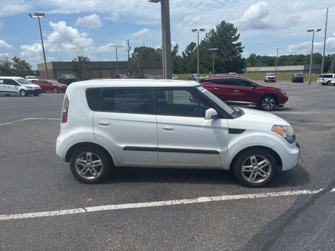 Used 2010 Kia Soul + w/ Audio Pkg FWD image 2