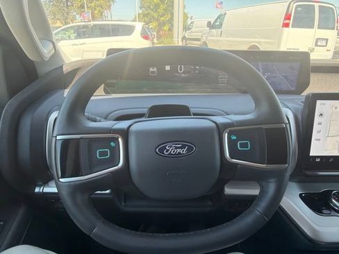 Used 2025 Ford Expedition Max Active AWD/4WD image 7