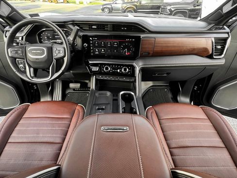 Used 2025 GMC Sierra 2500 Denali Ultimate image 4