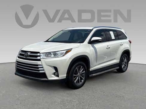 Used 2019 Toyota Highlander XLE FWD image 28