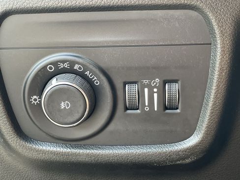 Used 2022 Jeep Grand Cherokee Overland AWD/4WD image 32