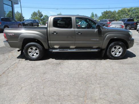 Used 2010 Toyota Tacoma PreRunner RWD image 6