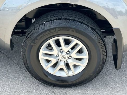Used 2017 Nissan Frontier SV w/ SV Value Truck Package RWD image 19