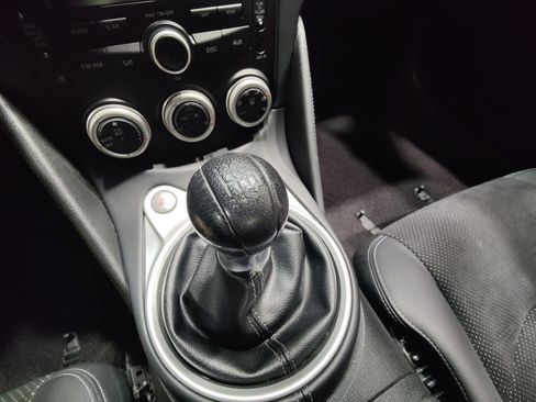 Used 2009 Nissan 370Z Touring image 28