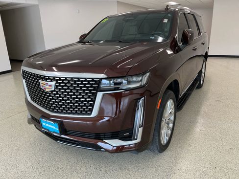 Used 2023 Cadillac Escalade Premium Luxury image 3