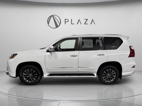 Used 2018 Lexus GX 460 image 3
