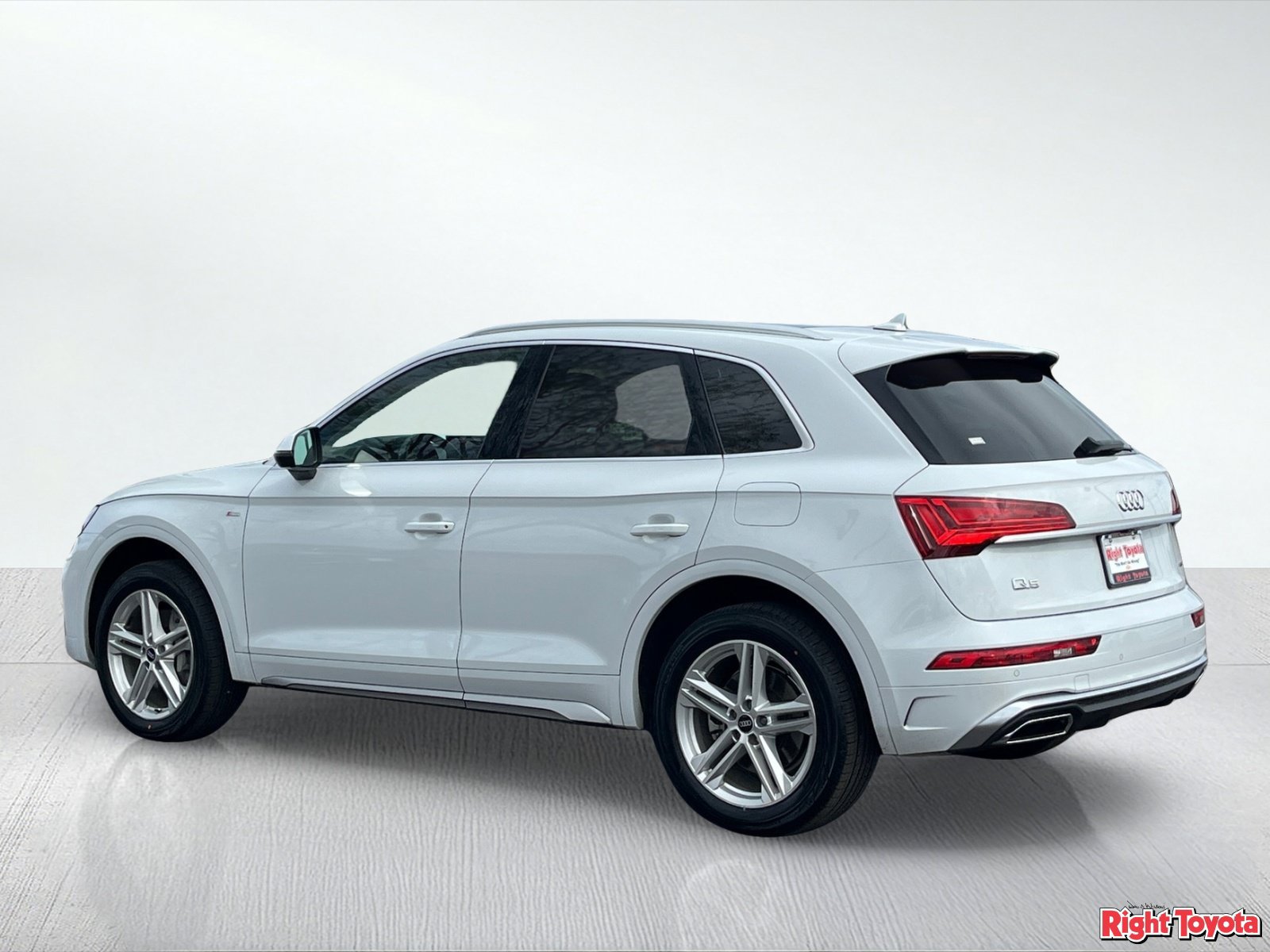 Used 2021 Audi Q5 e Premium w/ Convenience Package AWD/4WD image 4