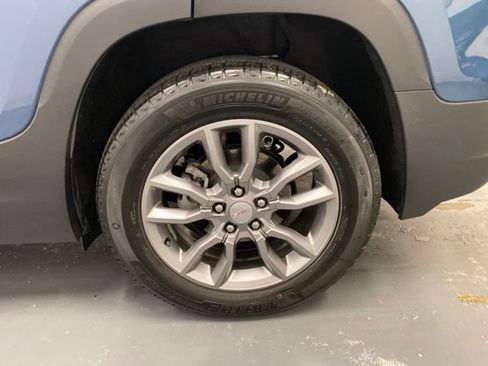Used 2024 GMC Terrain SLT w/ LPO, Floor Liner Package AWD/4WD image 31