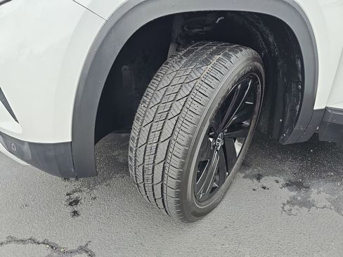 Used 2022 Volkswagen Atlas Cross Sport SE image 32