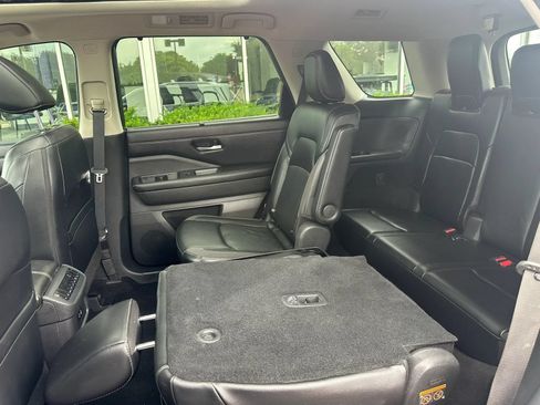 Used 2023 Nissan Pathfinder SL w/ SL Premium Package AWD/4WD image 12