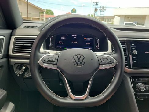 Used 2023 Volkswagen Atlas Cross Sport SE w/ Panoramic Sunroof Package FWD image 18