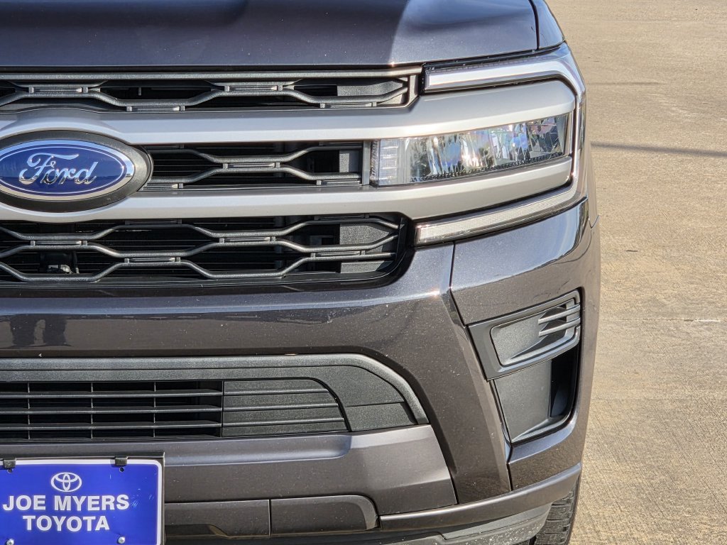 Used 2024 Ford Expedition XLT RWD image 4
