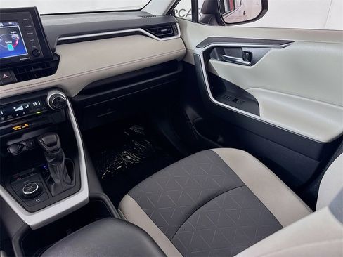 Used 2022 Toyota RAV4 XLE image 22