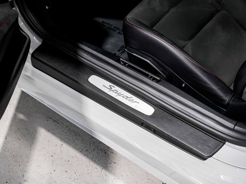 Used 2022 Porsche 718 Boxster Spyder RWD image 21