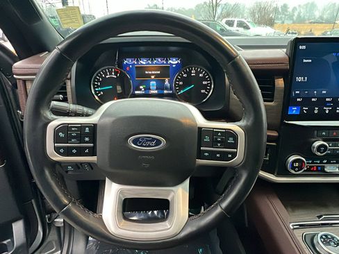 Used 2024 Ford Expedition Limited image 29