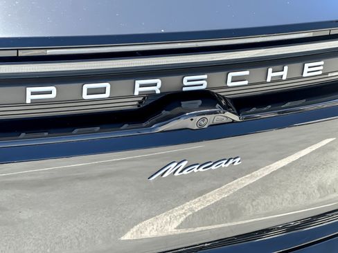 Used 2025 Porsche Macan Electric RWD image 27