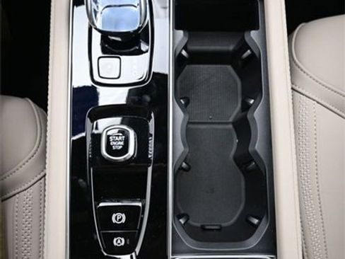 New 2026 Volvo XC90 B6 Plus w/ Protection Package Premier image 11