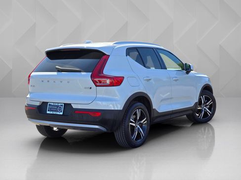 Certified 2025 Volvo XC40 B5 Core AWD/4WD image 7