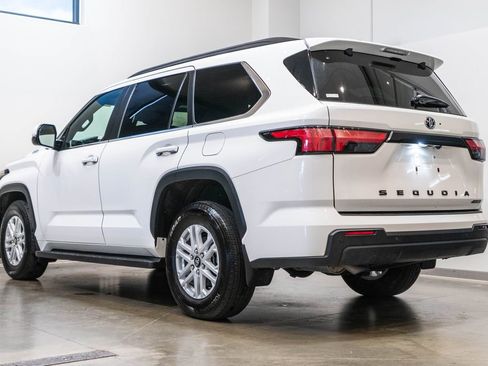 Certified 2025 Toyota Sequoia SR5 AWD/4WD image 7