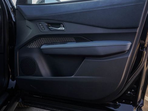 New 2025 Nissan Ariya Platinum image 10