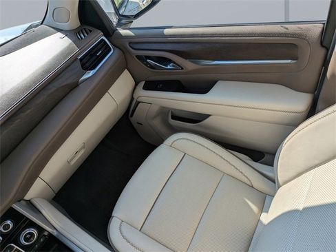 Used 2021 GMC Yukon XL Denali w/ Denali Premium Package image 18