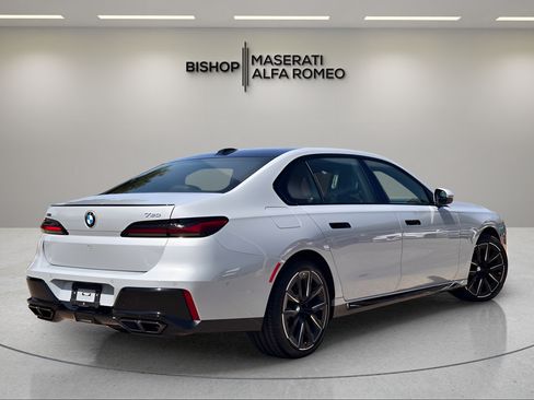 Used 2023 BMW 760i xDrive w/ Parking Assistance Package AWD/4WD image 5