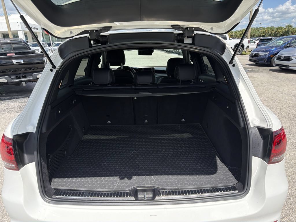 Used 2021 Mercedes-Benz GLC 300 4MATIC image 11