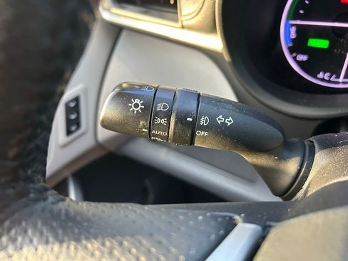 Used 2022 Toyota Sienna Limited FWD image 25