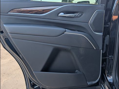 Used 2023 Cadillac Escalade Premium Luxury AWD/4WD image 29