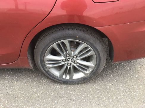 Used 2017 Toyota Camry SE image 10